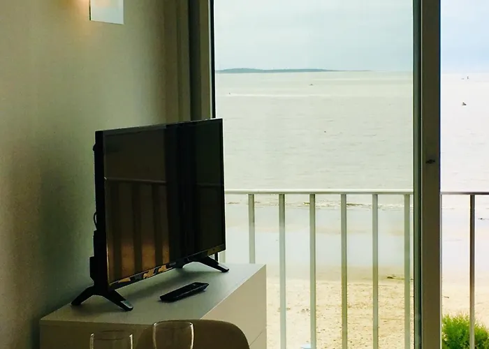 Апартаменты Merveilleux Face La *